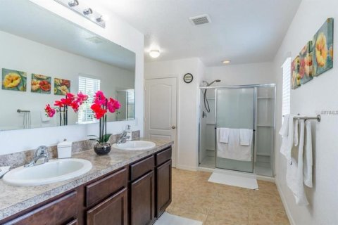 House in Winter Haven, Florida 4 bedrooms, 234.67 sq.m. № 1918406 - photo 12