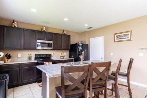 House in Winter Haven, Florida 4 bedrooms, 234.67 sq.m. № 1918406 - photo 7