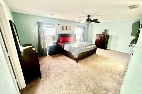 House in Winter Haven, Florida 4 bedrooms, 234.67 sq.m. № 1918406 - photo 10