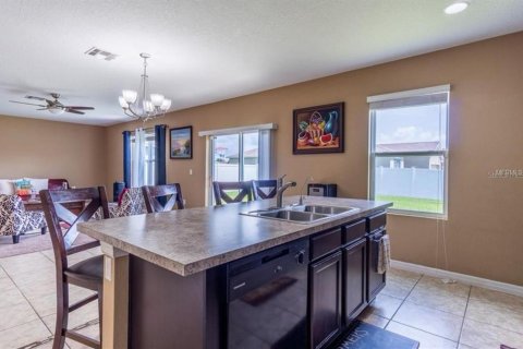 House in Winter Haven, Florida 4 bedrooms, 234.67 sq.m. № 1918406 - photo 8