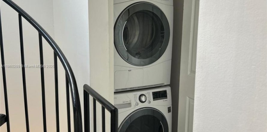 Touwnhouse à Miami, Floride 2 chambres, 89.19 m2 № 1890386