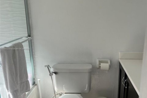 Adosado en alquiler en Miami, Florida, 2 dormitorios, 89.19 m2 № 1890386 - foto 9