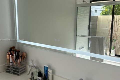 Adosado en alquiler en Miami, Florida, 2 dormitorios, 89.19 m2 № 1890386 - foto 11