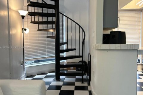 Adosado en alquiler en Miami, Florida, 2 dormitorios, 89.19 m2 № 1890386 - foto 3