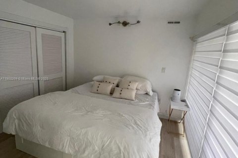 Adosado en alquiler en Miami, Florida, 2 dormitorios, 89.19 m2 № 1890386 - foto 6