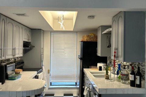 Adosado en alquiler en Miami, Florida, 2 dormitorios, 89.19 m2 № 1890386 - foto 5
