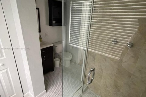 Adosado en alquiler en Miami, Florida, 2 dormitorios, 89.19 m2 № 1890386 - foto 14
