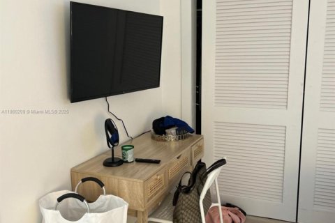 Adosado en alquiler en Miami, Florida, 2 dormitorios, 89.19 m2 № 1890386 - foto 2