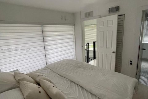 Adosado en alquiler en Miami, Florida, 2 dormitorios, 89.19 m2 № 1890386 - foto 13