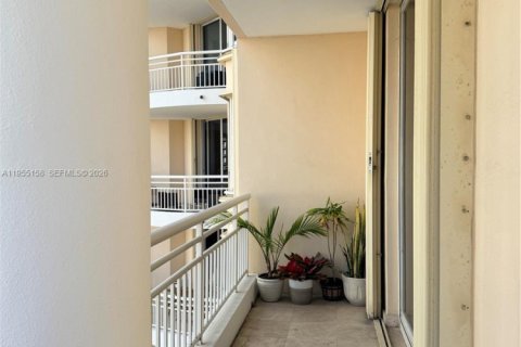 Copropriété à louer à Miami, Floride: 1 chambre, 72.46 m2 № 2011385 - photo 5