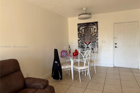 Купить кондоминиум в Хайалиа, Флорида 2 спальни, 82.68м2, № 2022101 - фото 6