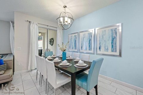 Townhouse in Davenport, Florida 4 bedrooms, 176.7 sq.m. № 1733972 - photo 3