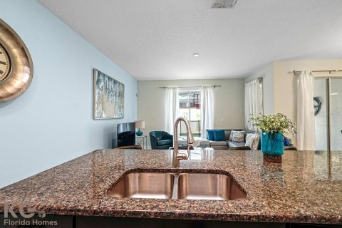Townhouse in Davenport, Florida 4 bedrooms, 176.7 sq.m. № 1733972 - photo 17