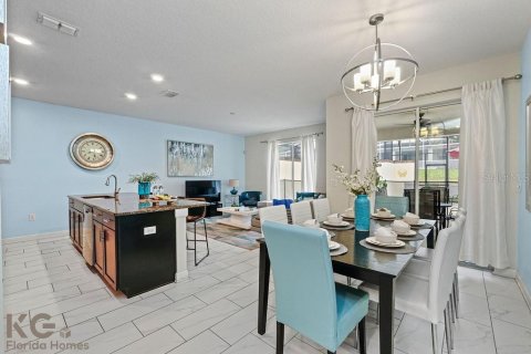 Townhouse in Davenport, Florida 4 bedrooms, 176.7 sq.m. № 1733972 - photo 13
