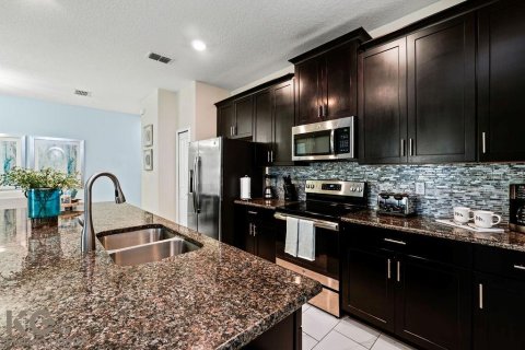 Adosado en venta en Davenport, Florida, 4 dormitorios, 176.7 m2 № 1733972 - foto 14
