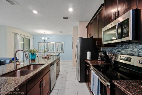 Townhouse in Davenport, Florida 4 bedrooms, 176.7 sq.m. № 1733972 - photo 16