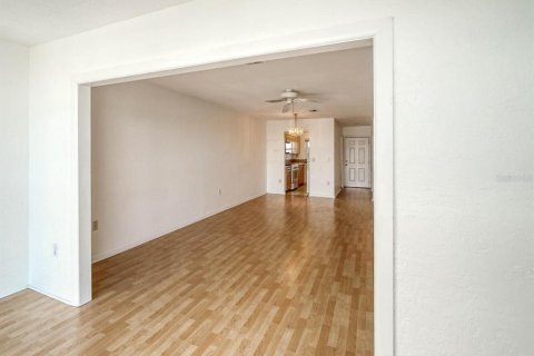 Condo in New Port Richey, Florida, 2 bedrooms № 2109177 - photo 23