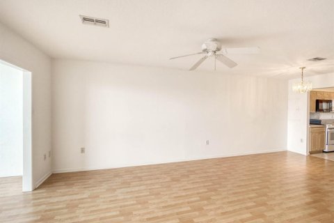 Condo in New Port Richey, Florida, 2 bedrooms № 2109177 - photo 16