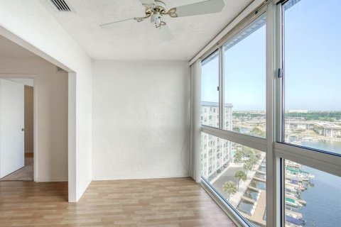 Condo in New Port Richey, Florida, 2 bedrooms № 2109177 - photo 22