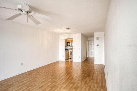 Condo in New Port Richey, Florida, 2 bedrooms № 2109177 - photo 14