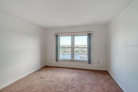 Condo in New Port Richey, Florida, 2 bedrooms № 2109177 - photo 25
