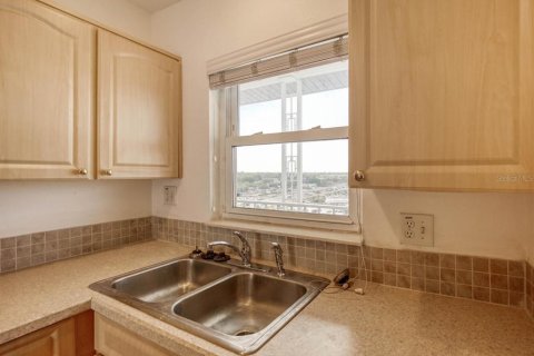 Condo in New Port Richey, Florida, 2 bedrooms № 2109177 - photo 7