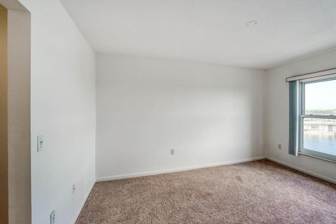 Condo in New Port Richey, Florida, 2 bedrooms № 2109177 - photo 24