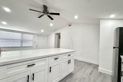 Apartamento en alquiler en Hollywood, Florida, 2 dormitorios, 60.39 m2 № 2031132 - foto 16