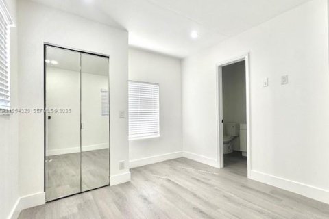 Apartamento en alquiler en Hollywood, Florida, 2 dormitorios, 60.39 m2 № 2031132 - foto 3