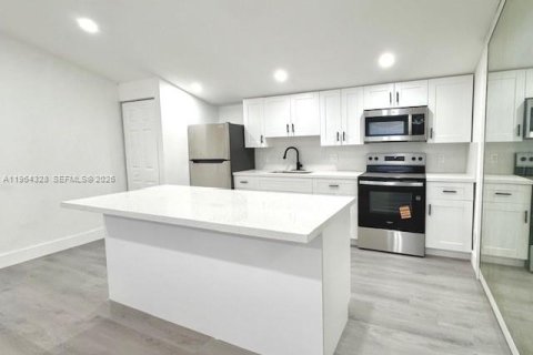 Apartamento en alquiler en Hollywood, Florida, 2 dormitorios, 60.39 m2 № 2031132 - foto 14