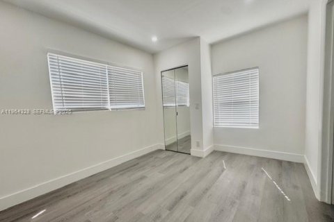 Apartamento en alquiler en Hollywood, Florida, 2 dormitorios, 60.39 m2 № 2031132 - foto 2