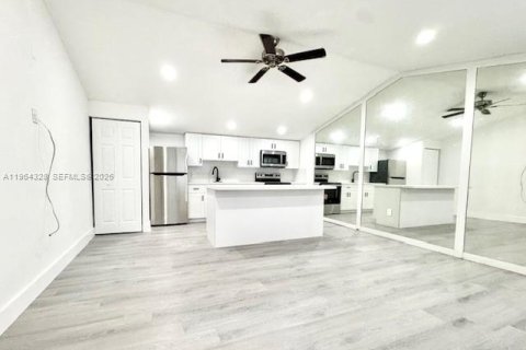 Apartamento en alquiler en Hollywood, Florida, 2 dormitorios, 60.39 m2 № 2031132 - foto 12