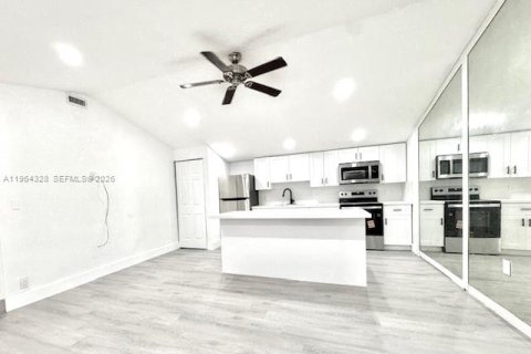 Apartamento en alquiler en Hollywood, Florida, 2 dormitorios, 60.39 m2 № 2031132 - foto 13