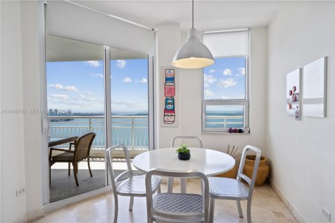 Condominio en alquiler en Miami, Florida, 3 dormitorios, 233.18 m2 № 2010659 - foto 11