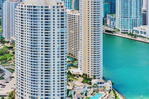 Condominio en alquiler en Miami, Florida, 3 dormitorios, 233.18 m2 № 2010659 - foto 25