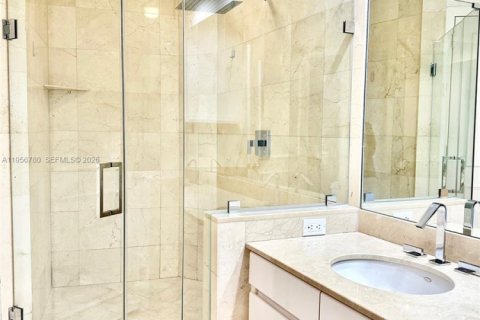 Condominio en alquiler en Miami, Florida, 3 dormitorios, 233.18 m2 № 2010659 - foto 15