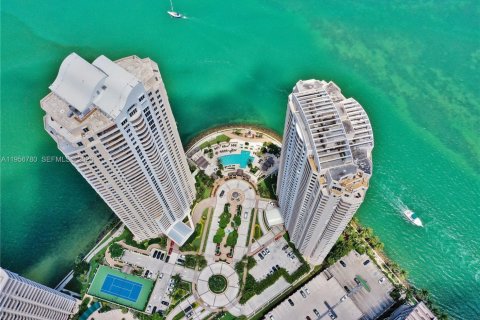 Condominio en alquiler en Miami, Florida, 3 dormitorios, 233.18 m2 № 2010659 - foto 28