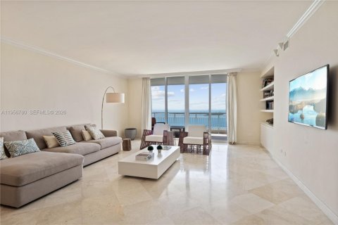 Condominio en alquiler en Miami, Florida, 3 dormitorios, 233.18 m2 № 2010659 - foto 6