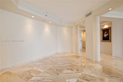Condominio en alquiler en Miami, Florida, 3 dormitorios, 233.18 m2 № 2010659 - foto 8