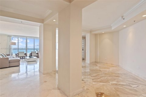Condominio en alquiler en Miami, Florida, 3 dormitorios, 233.18 m2 № 2010659 - foto 7
