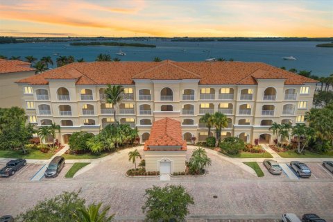 Condo in St. Lucie, Florida, 2 bedrooms № 2191181 - photo 19