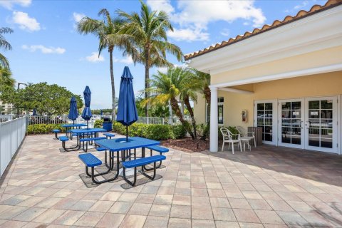 Condo in St. Lucie, Florida, 2 bedrooms № 2191181 - photo 25