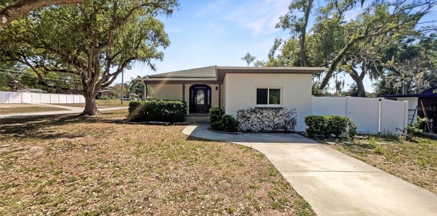 House in Groveland, Florida 4 bedrooms, 199.18 sq.m. № 1637691