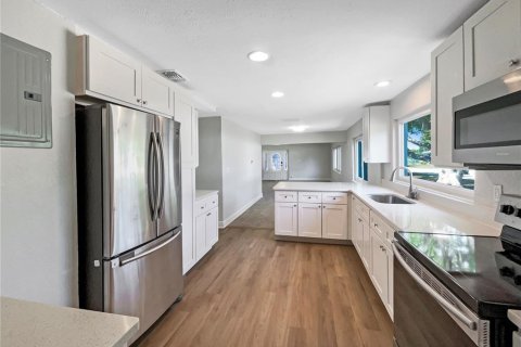 House in Groveland, Florida 4 bedrooms, 199.18 sq.m. № 1637691 - photo 6