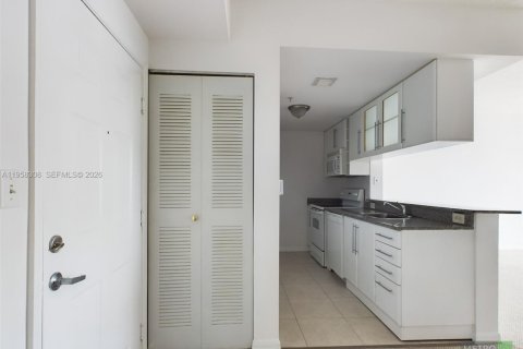 Снять в аренду кондоминиум в Майами, Флорида 1 спальня, 66.7м2, № 2019862 - фото 15