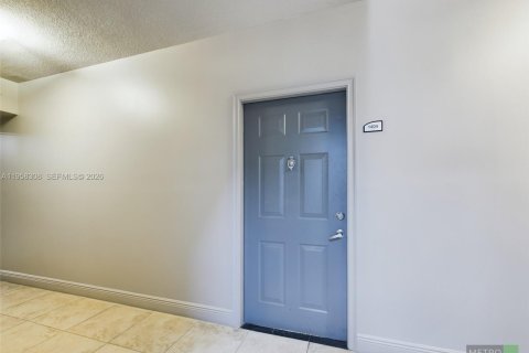 Снять в аренду кондоминиум в Майами, Флорида 1 спальня, 66.7м2, № 2019862 - фото 3