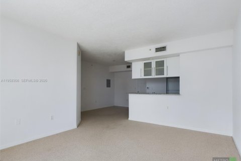 Снять в аренду кондоминиум в Майами, Флорида 1 спальня, 66.7м2, № 2019862 - фото 4