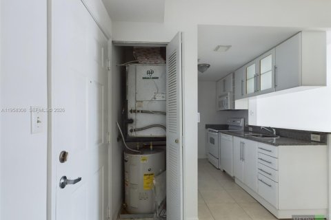 Снять в аренду кондоминиум в Майами, Флорида 1 спальня, 66.7м2, № 2019862 - фото 14