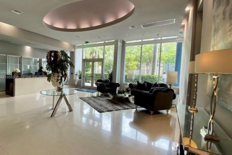 Снять в аренду кондоминиум в Майами, Флорида 1 спальня, 66.7м2, № 2019862 - фото 2