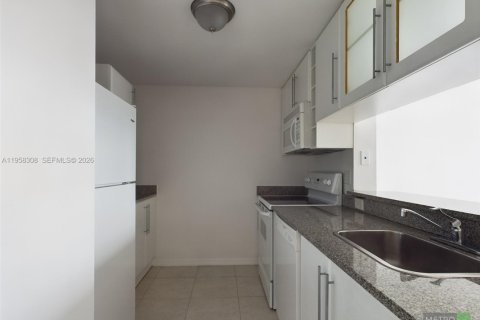 Снять в аренду кондоминиум в Майами, Флорида 1 спальня, 66.7м2, № 2019862 - фото 16